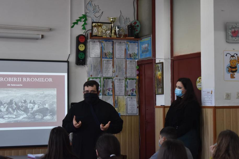 „Ziua Dezrobirii Romilor”, la Școala „Ion Creangă” din Târgu Frumos
